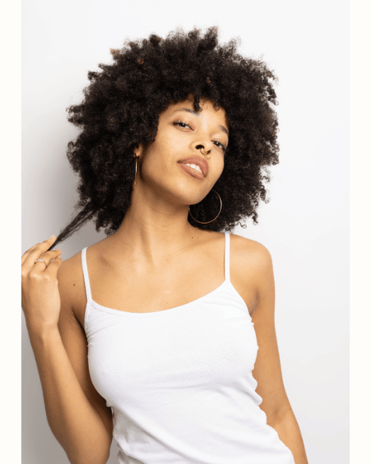 3 erreurs que beaucoup de femmes font avec leurs cheveux crépus, cheveux frisés et bouclés