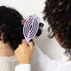 démêler ses cheveux frisés, crépus, bouclés